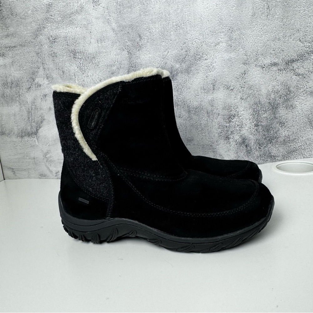 Patagonia Black Winter Boots with Rubber Sole and Slip-On Design